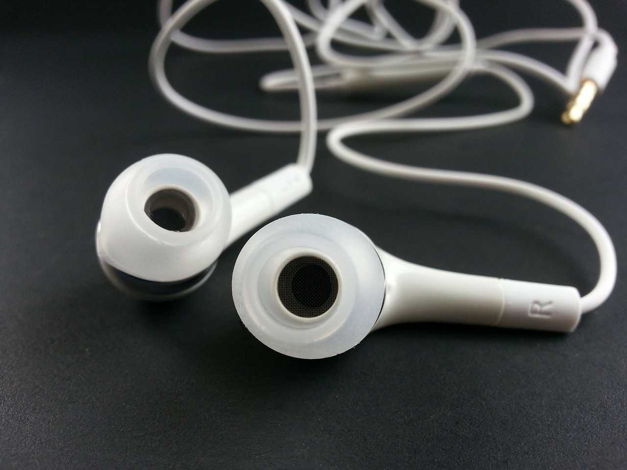 noise cancelling earbuds