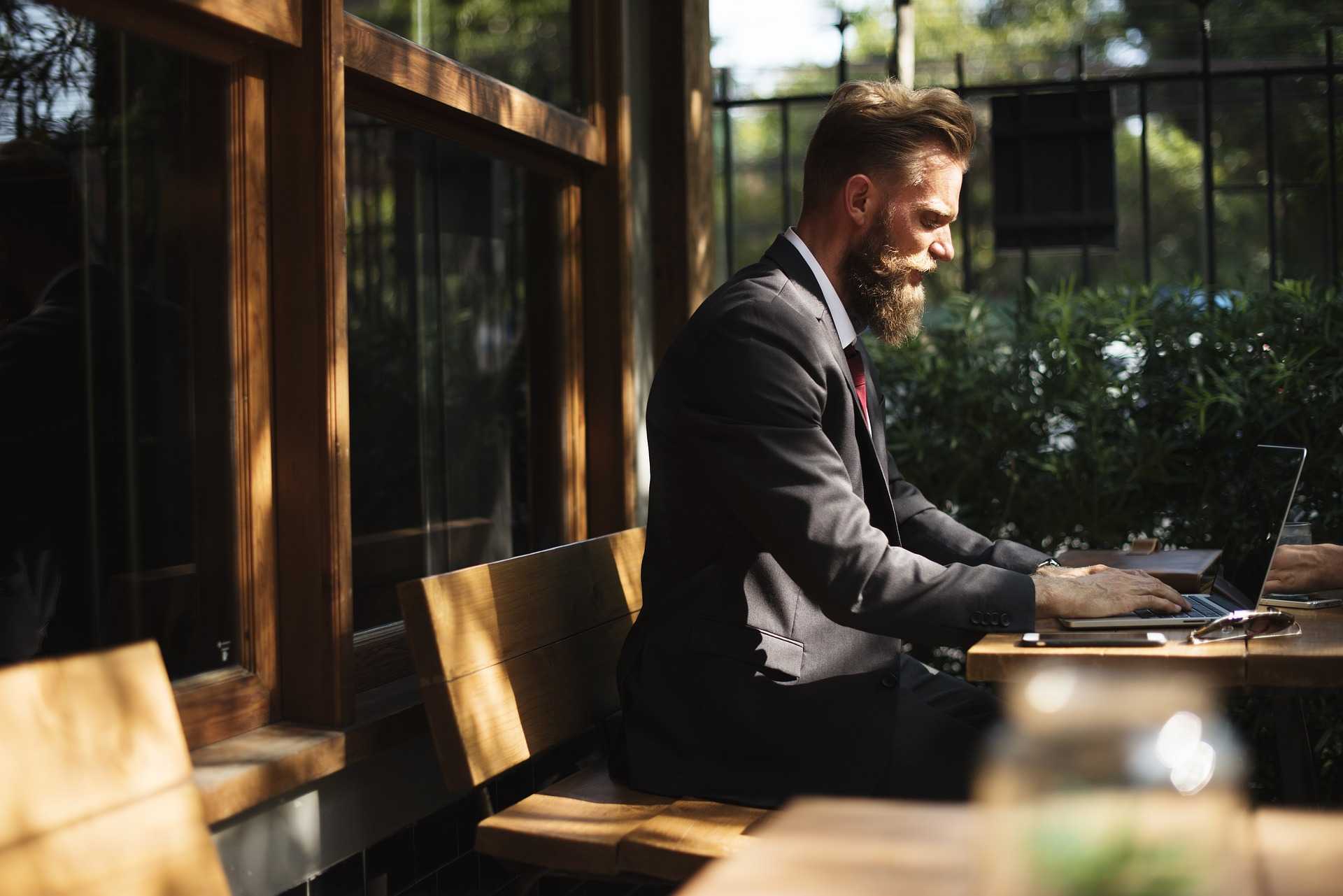 digital nomad working in a coffeeshop