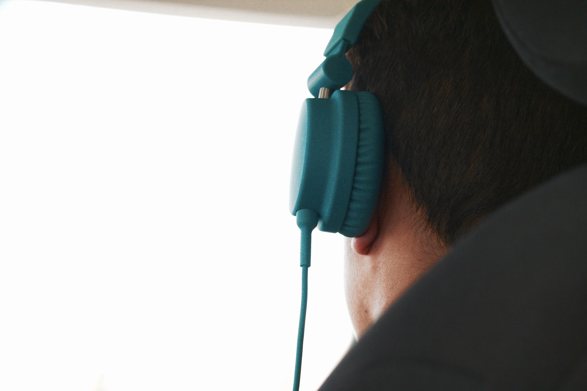 on-ear noise cancelling headphones