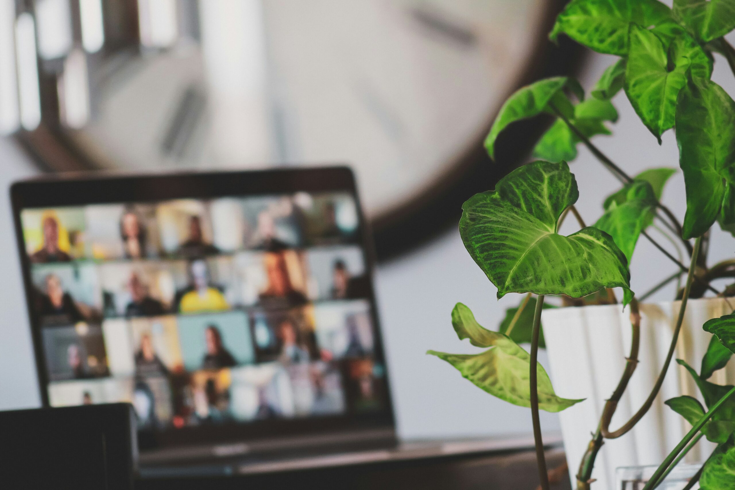 How to Create the Perfect Meeting Summary + Free Templates