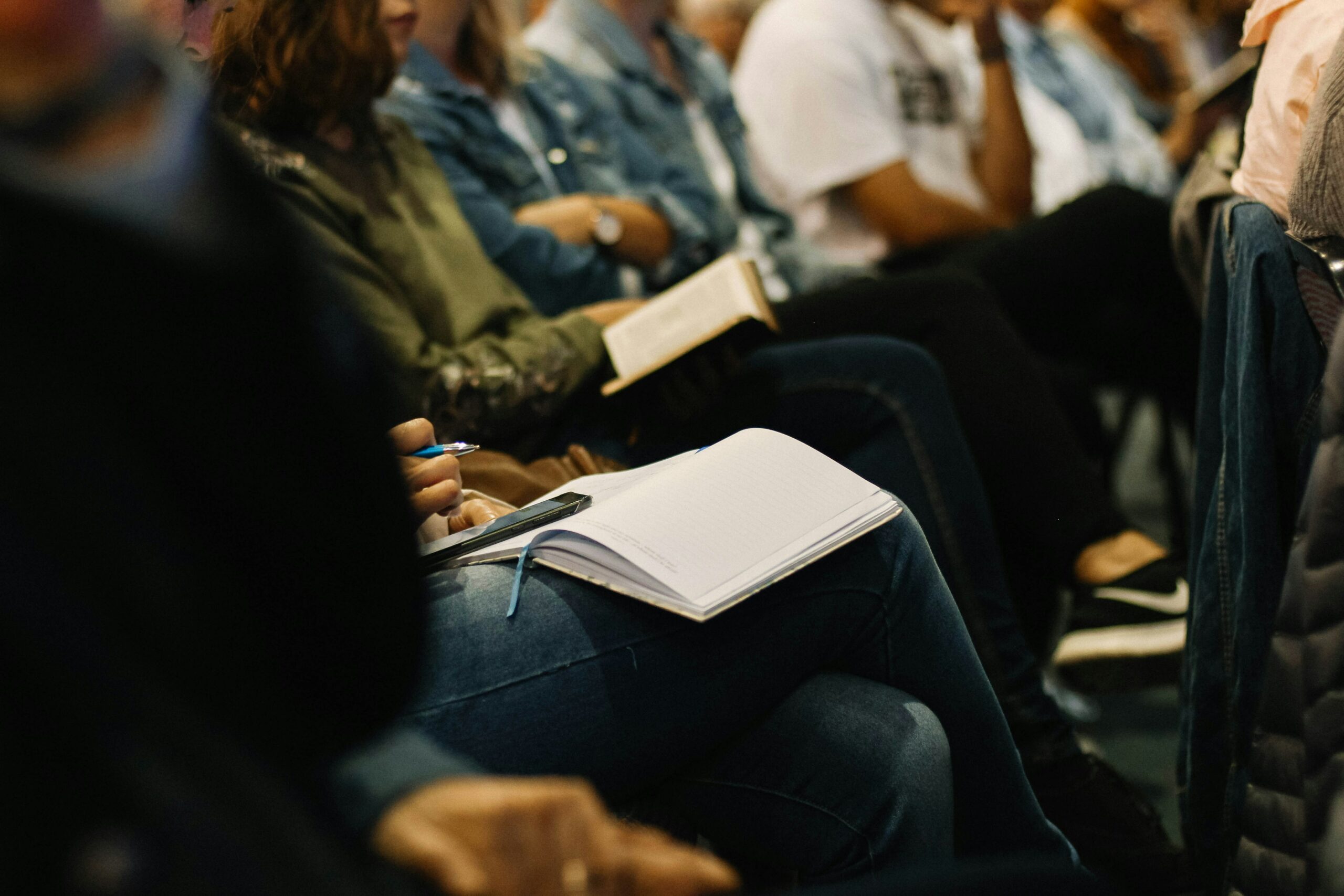How to Plan, Host, and Follow Up on a Debrief Meeting?
